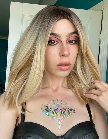 fairytale dreamer ポルノモデル 写真