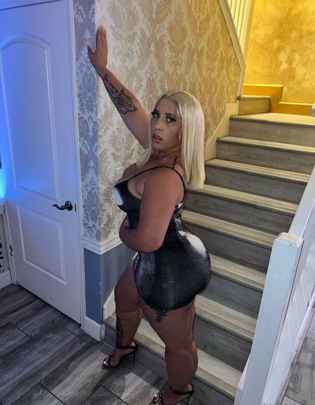 黒檀の小人OnlyFans ポルノ ギャラリー