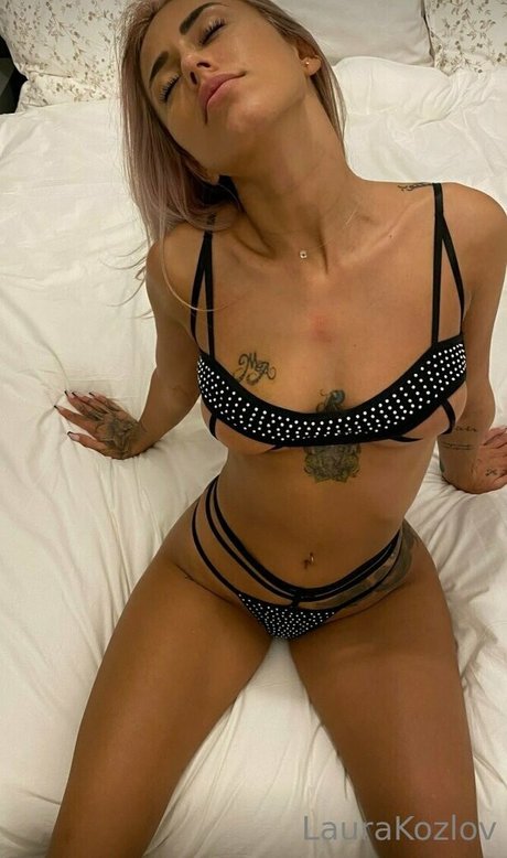 laurakozlovvfree セクシーモデル 写真