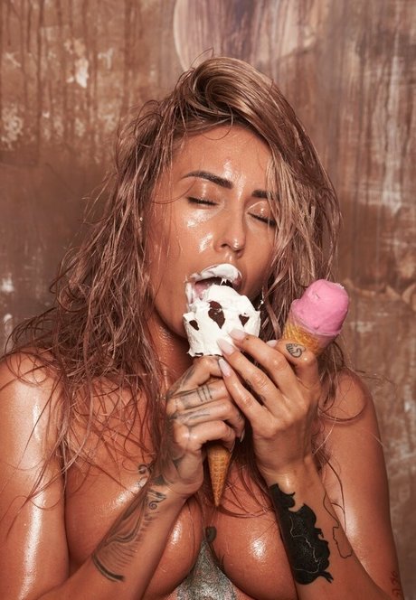 laurakozlovvfree ポルノスター アダルト 写真