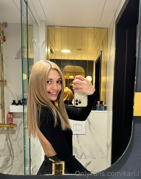 Kari i アダルトモデル 写真