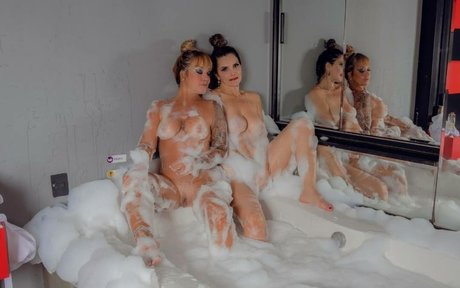 トゥワークオンリーファン ヌード 画像