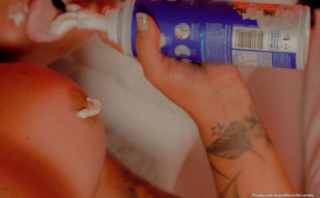 大きな乳首OnlyFans 無料裸 画像