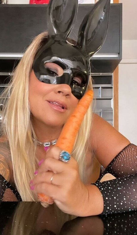 Vivi Fernandez ポルノスター 裸 アーカイブ