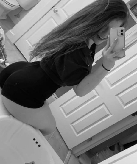 Elsuzannee エロティックなモデル 写真