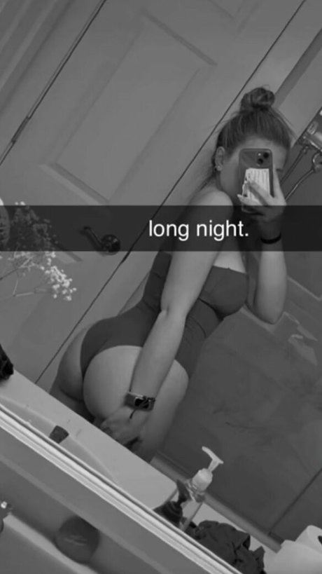 Elsuzannee 裸のポルノスター 写真