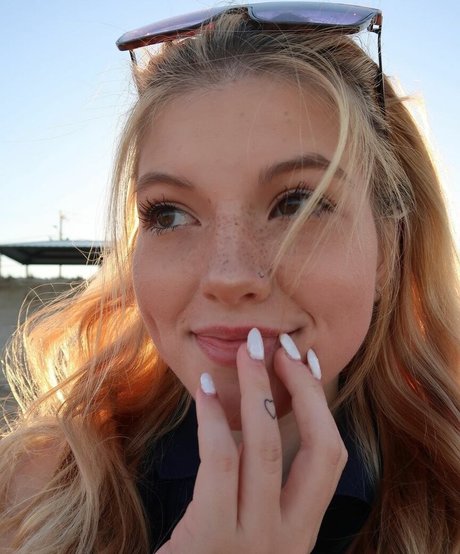 Elsuzannee セクシーモデル 写真