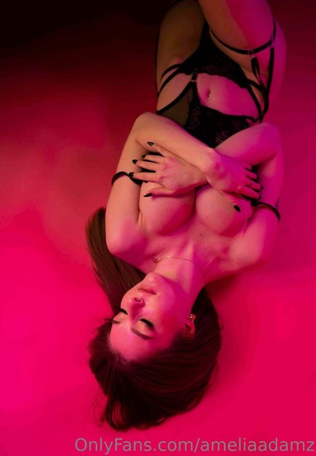 ameliaadamz 美しいポルノスター 写真