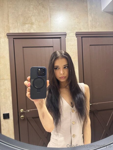 Mollylo 美しいモデル 写真