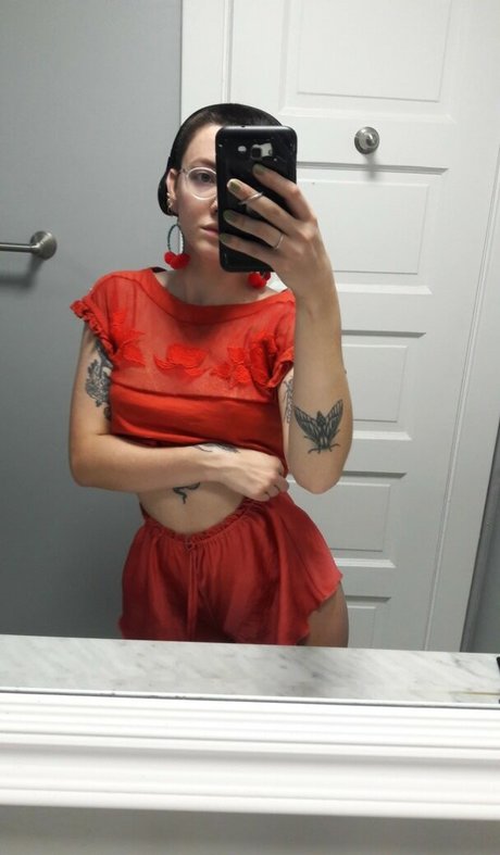 Pleasequietdown アダルトスター 写真