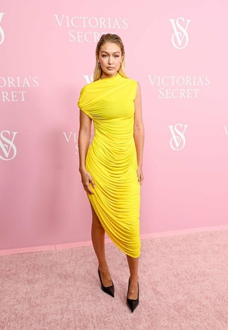 Gigi Hadid ホットスター 画像