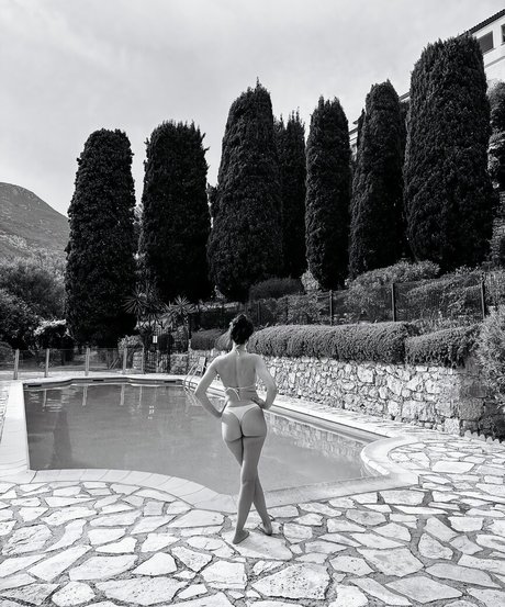 水中オンリーファン アダルト 画像