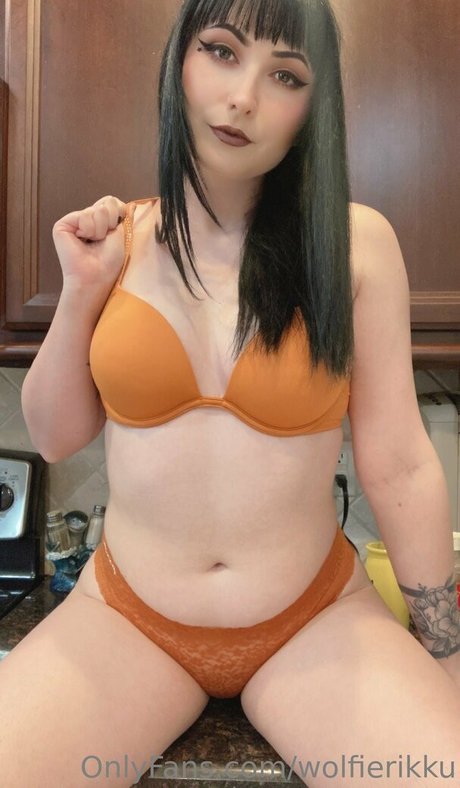 wolfierikku アートモデル 写真