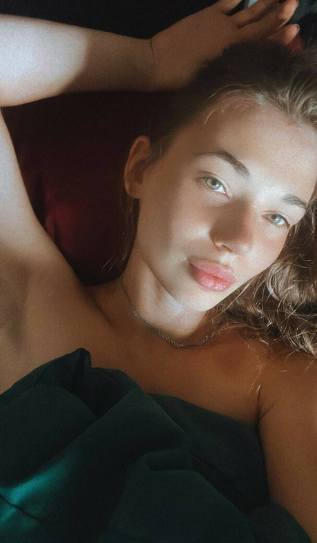 Steklova Eseniia エロティックモデル アーカイブ