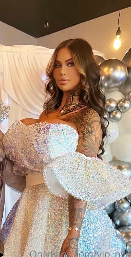 小柄で痩せたOnlyFans 裸 画像