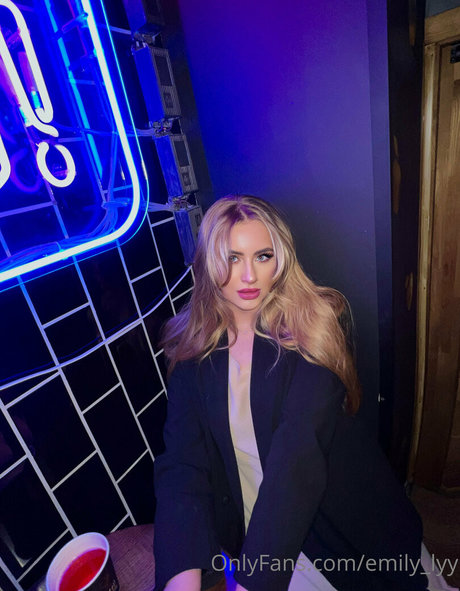 大きな陰唇OnlyFans 裸 ギャラリー