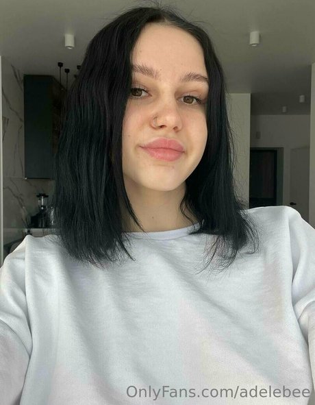adelebee ホット女優 ギャラリー