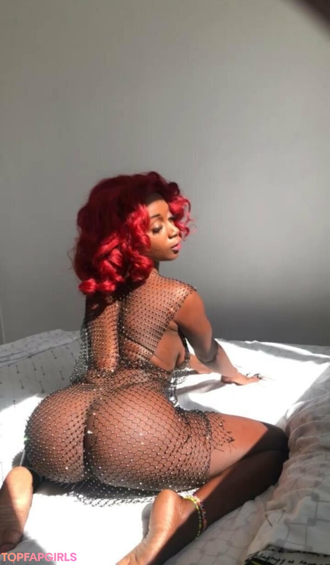 アジア人のタトゥー OnlyFans 美しいヌード 画像