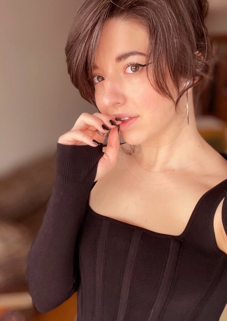 ニューハーフ 熟女 OnlyFans ホットセクシー 画像