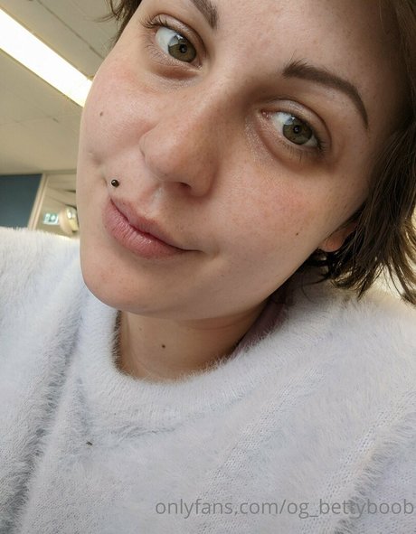 og bettyboob free ポルノモデル 写真
