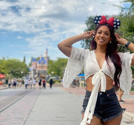 Candice Patton アダルトモデル 画像