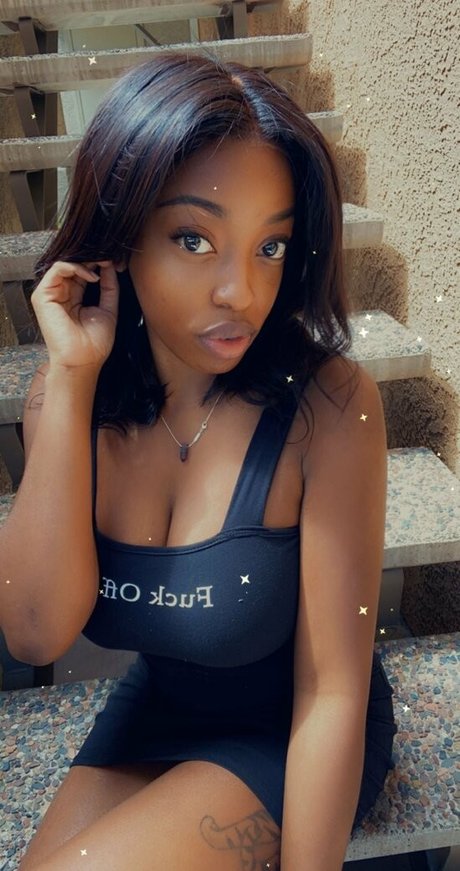 niyahrenee アダルト女優 写真