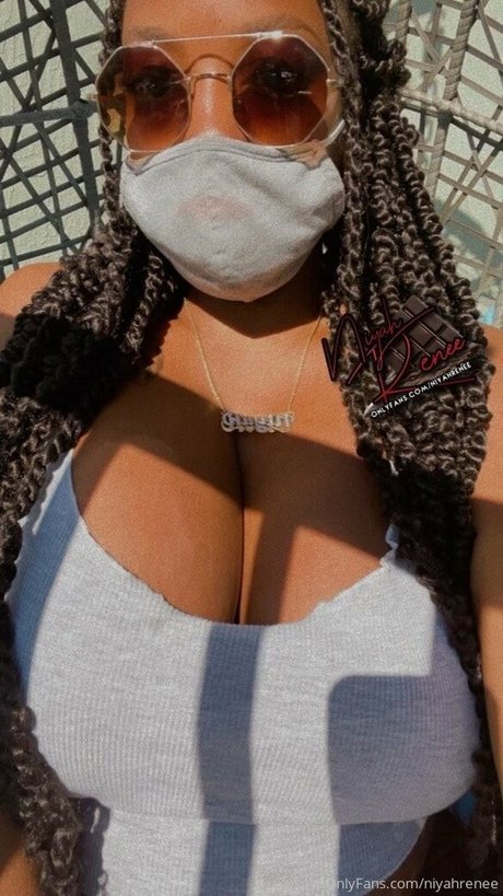 niyahrenee 素敵なポルノスター 写真