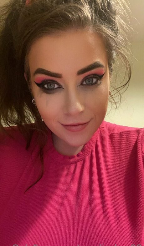 アジア人トゥインクOnlyFans セクシー 画像