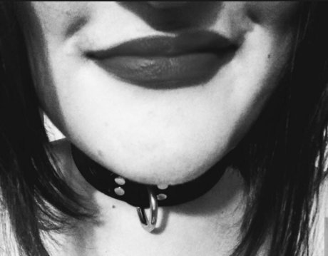 公共の場での猫のOnlyFans ポルノ 写真