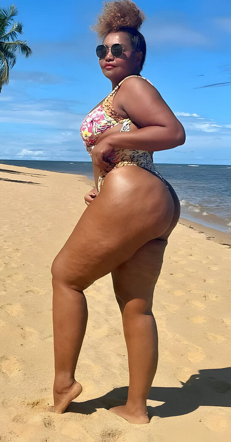 Gaby Amarantos スター 裸 画像