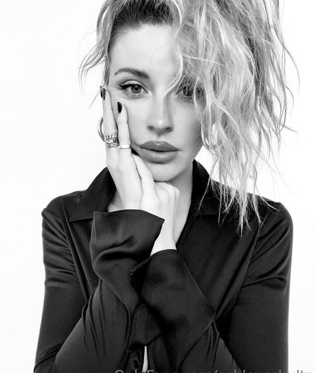 ashleyschultz アダルトモデル 画像