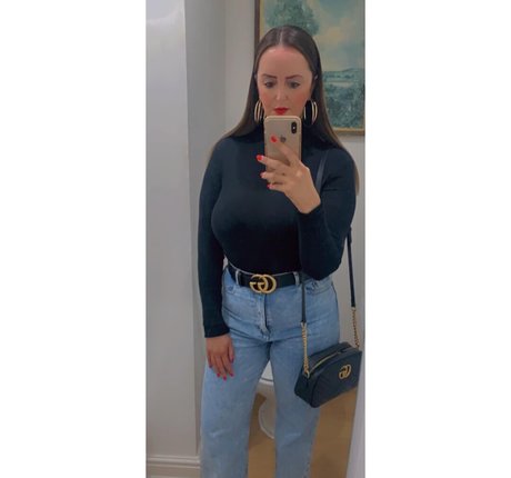 Melanie M ポルノモデル 画像