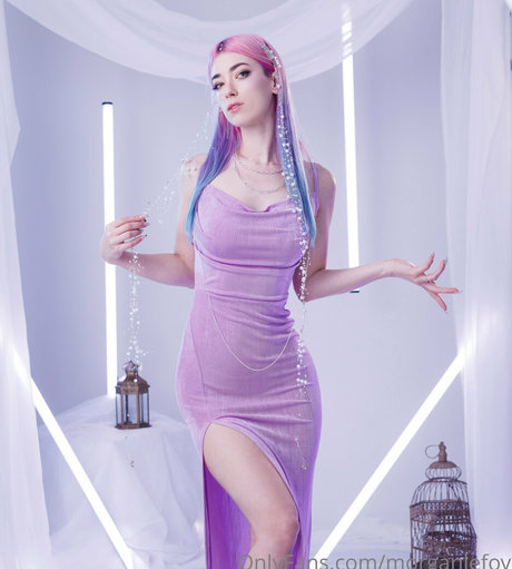 客室乗務員 OnlyFans セクシーヌード 画像