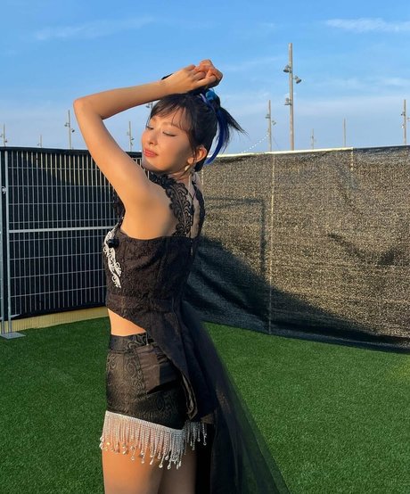 金髪ストリップOnlyFans ホットヌード 画像