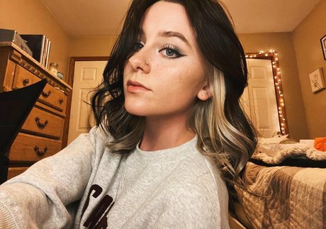 Audra Miller 独占モデル 写真