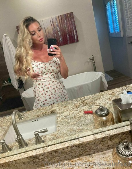 misssaintxxx ヌードのポルノスター 画像