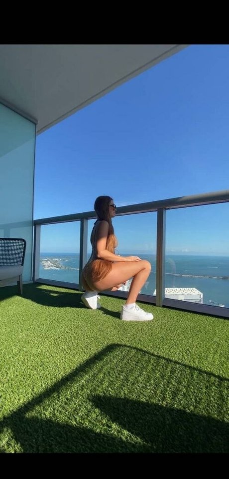 レズビアン ストラップオン OnlyFans ヌード 写真