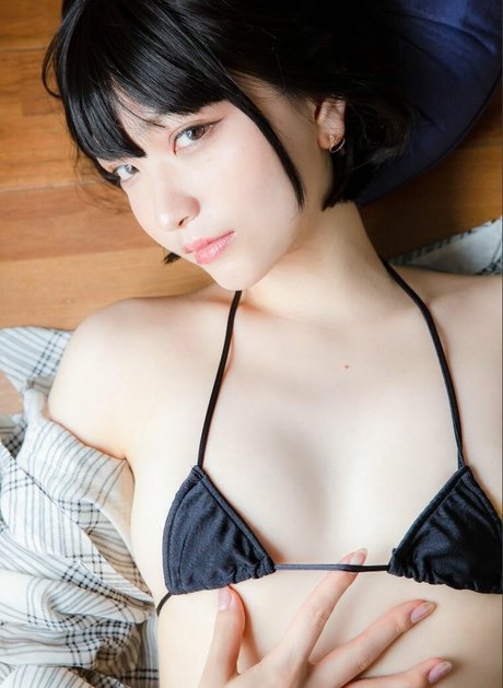 Marina Amatsu エロティックなポルノスター ギャラリー