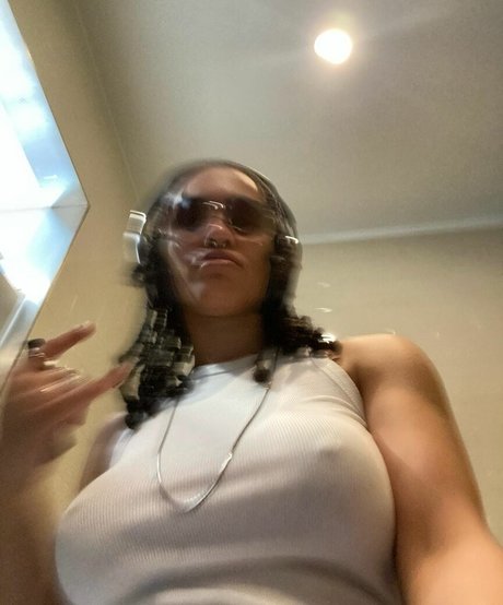 Aaliyeezy 独占スター 写真