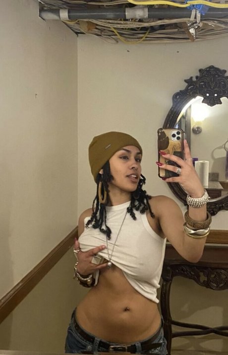 Aaliyeezy xxxモデル 写真