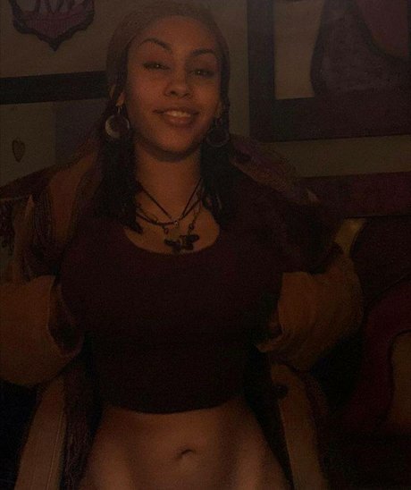 Aaliyeezy かわいいポルノスター 写真