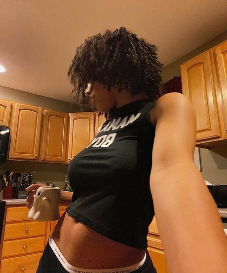 ブロンドヨガOnlyFans 無料ヌード アーカイブ