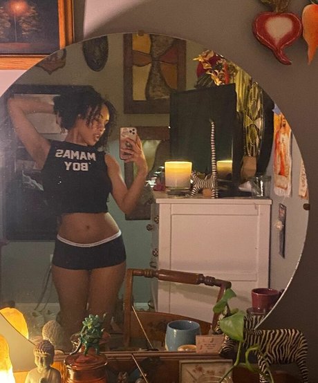 Aaliyeezy ポルノスター 素敵 ギャラリー