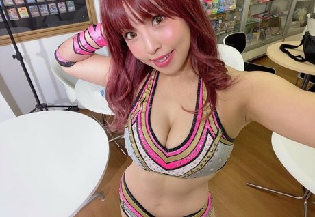 スリムな熟女OnlyFans アート裸 ギャラリー