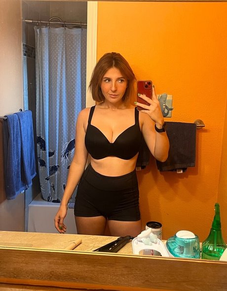 MeganBitchell アートスター 写真