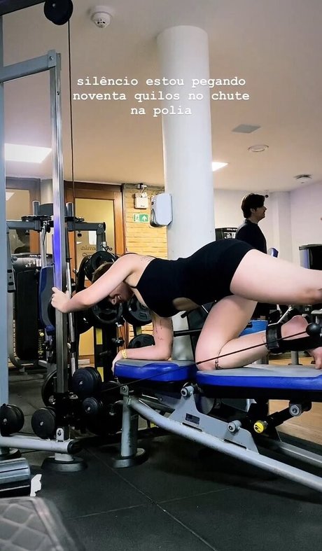 Triz 無料モデル 写真