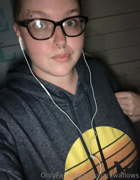 skylarswallows ポルノスター アダルト 画像