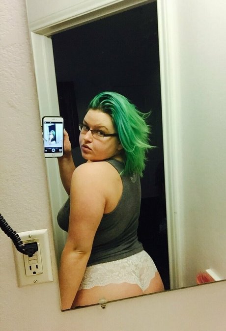 skylarswallows モデル 写真