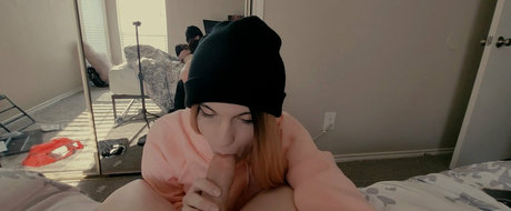 小柄なブロンドの熟女OnlyFans セックス 写真