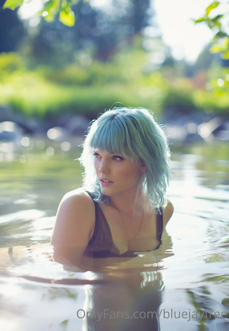 曲線美のティーンズOnlyFans アートポルノ 画像